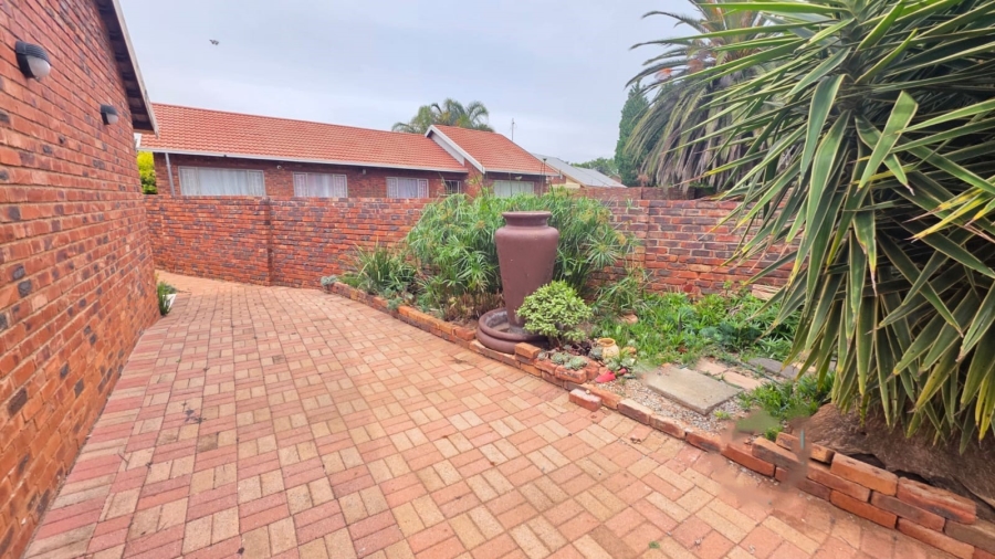 5 Bedroom Property for Sale in Doringkruin North West